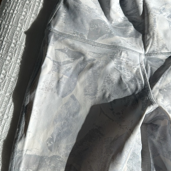 Lululemon leggings - Picture 3 of 4